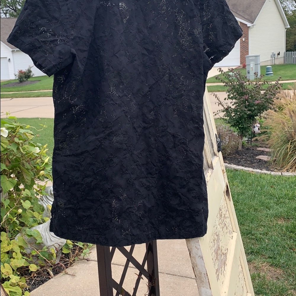 Beautiful scrub top - Picture 3 of 4